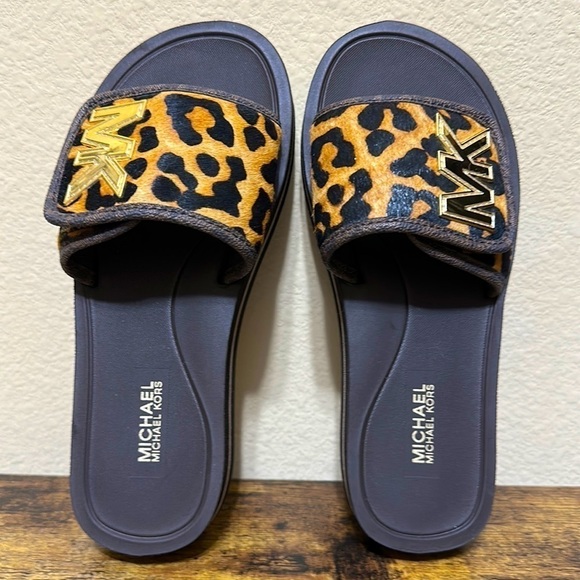 Michael Kors Womens Leopard Calf Hair Platform Slides Gold Logo Size 5 Resort - Picture 3 of 8